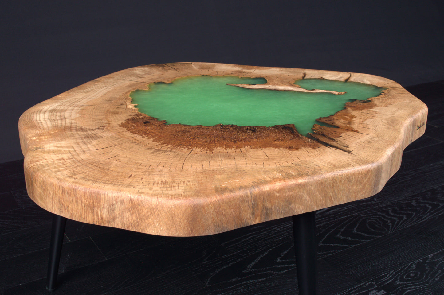 Table basse chêne " Tronc " résine vert émeraude (A062)