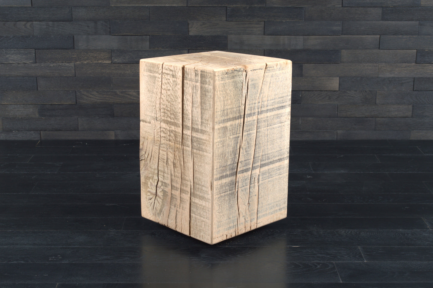 Plot décoratif artisanal en chêne massif brut 450X300X300mm (N°A118)