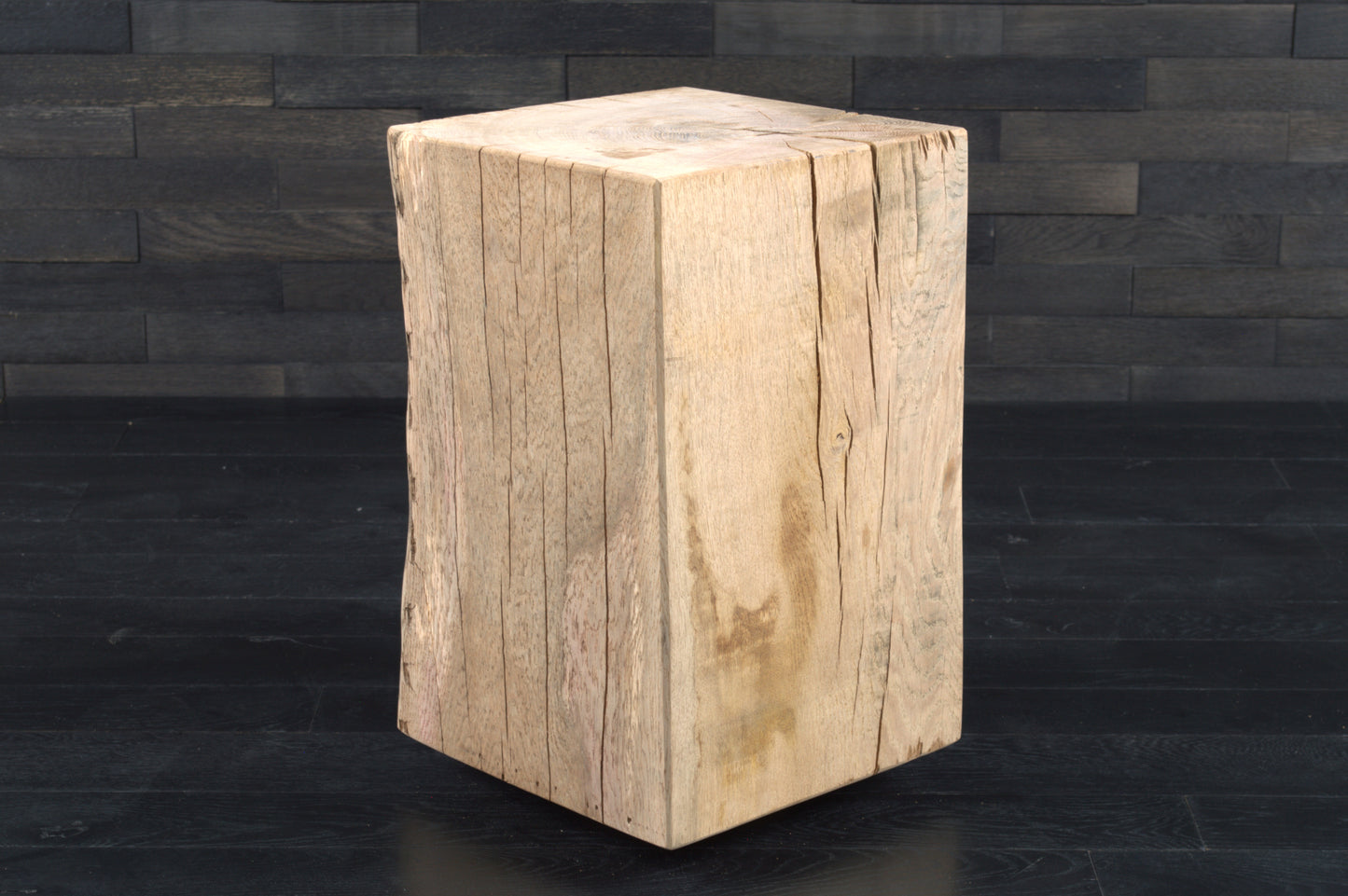 Plot décoratif artisanal en chêne massif brut 450X300X300mm (N°A120)