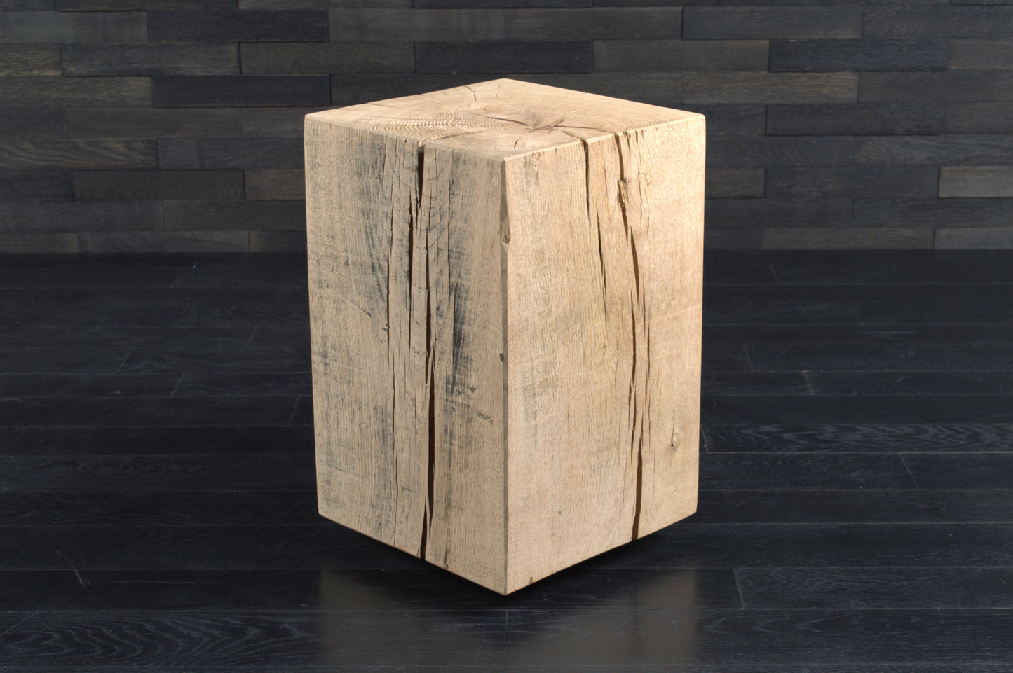 Plot décoratif artisanal en chêne massif brut 450X300X300mm (N°A122)