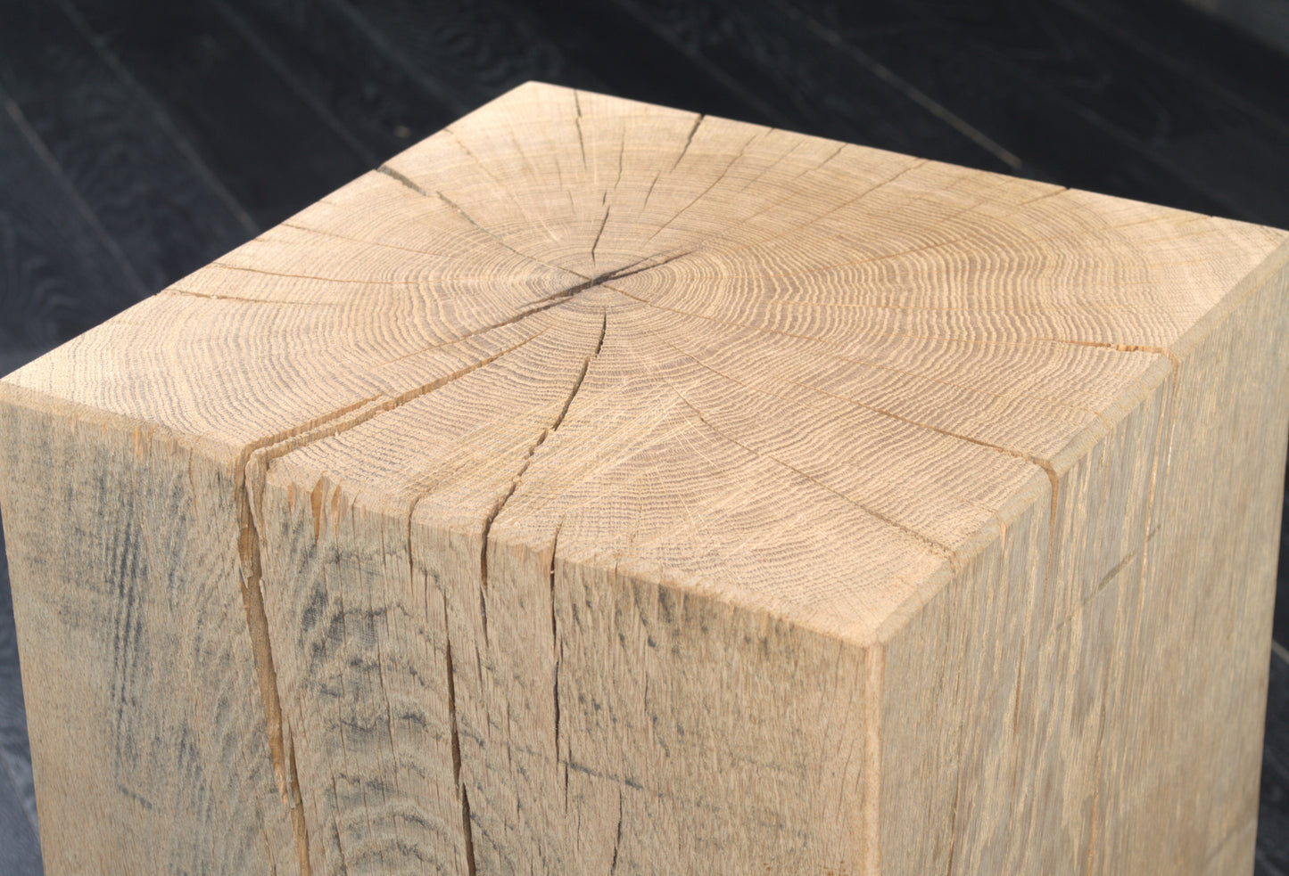 Plot décoratif artisanal en chêne massif brut 450X300X300mm (N°A119)