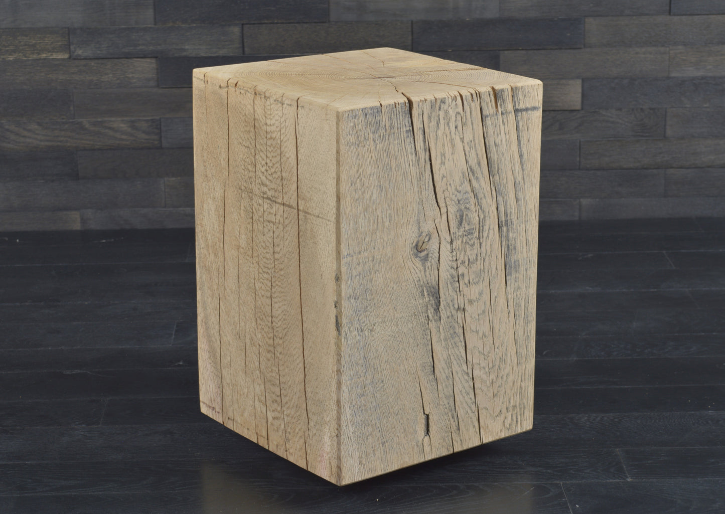 Plot décoratif artisanal en chêne massif brut 450X300X300mm (N°A119)