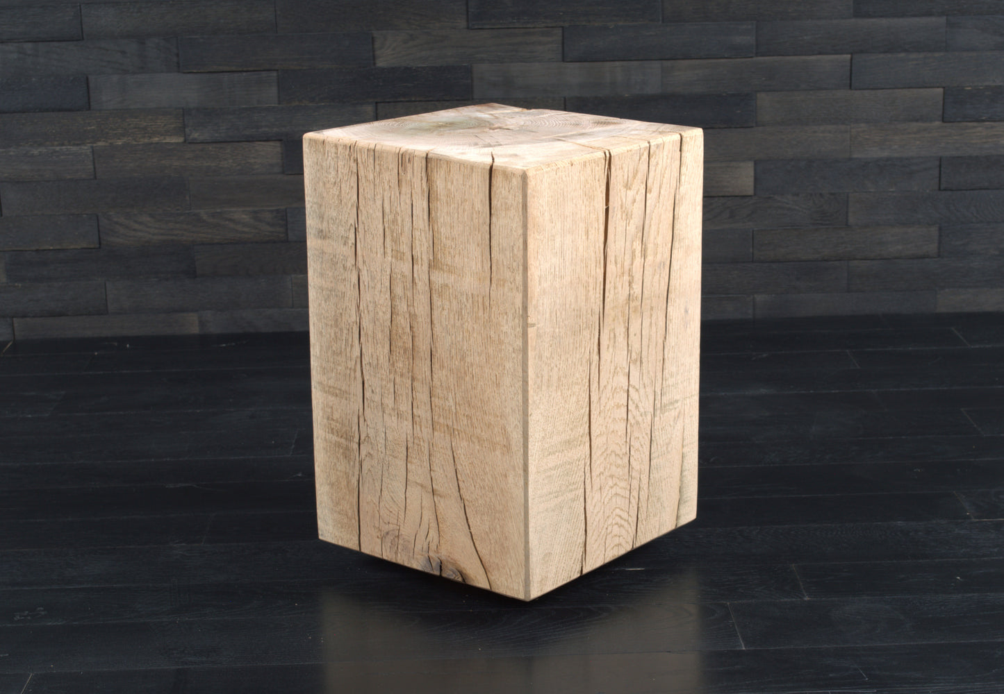 Plot décoratif artisanal en chêne massif brut 450X300X300mm (N°A117)