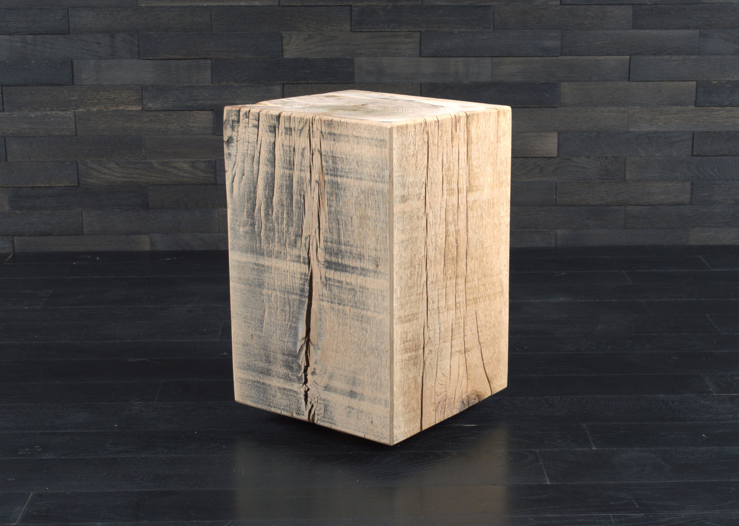 Plot décoratif artisanal en chêne massif brut 450X300X300mm (N°A117)