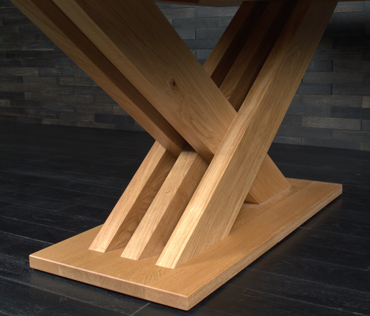 Table chêne massif vernis mat résine "Wet Alphalt" N°A108