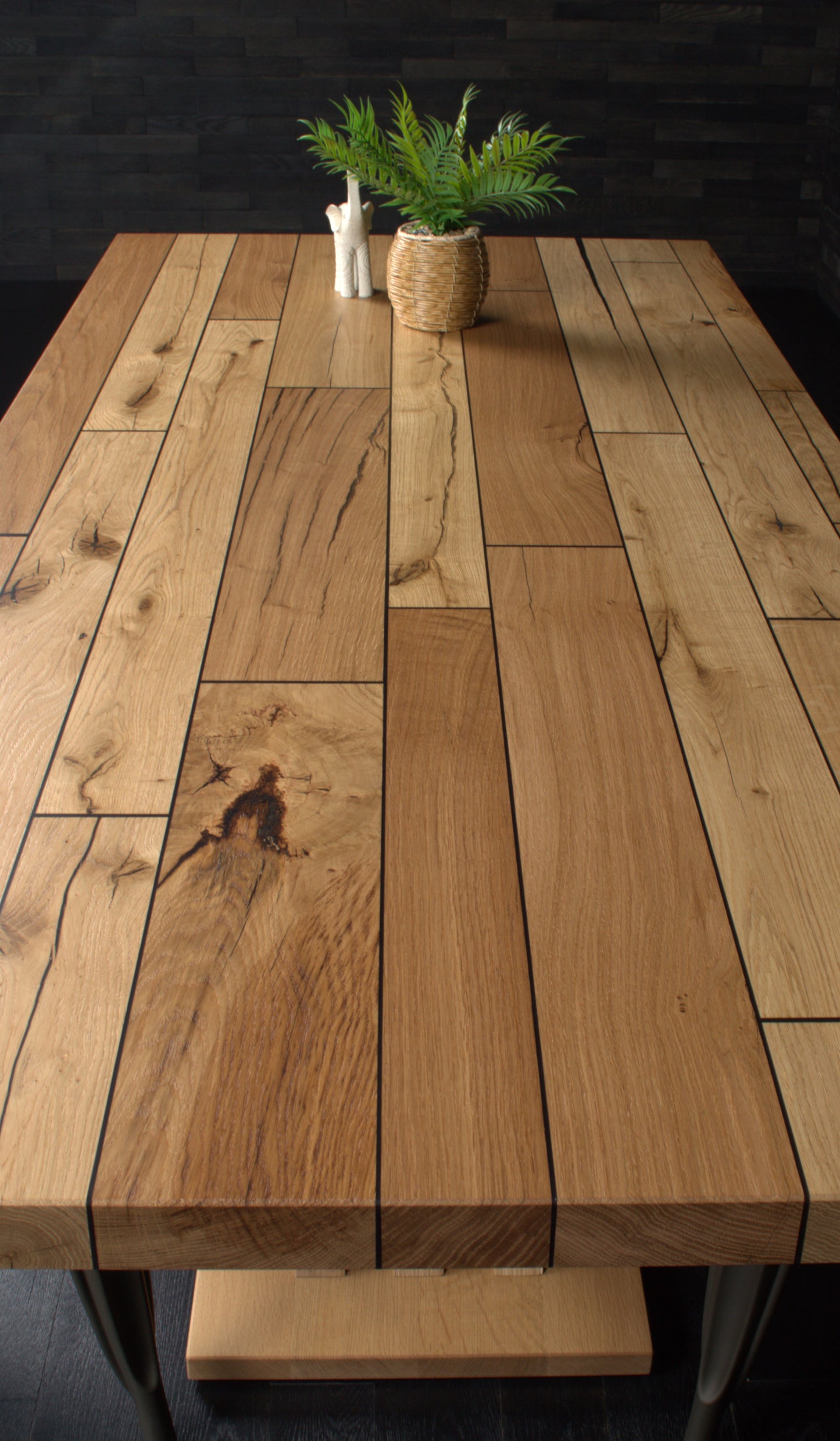 Table chêne massif vernis mat résine "Wet Alphalt" N°A108