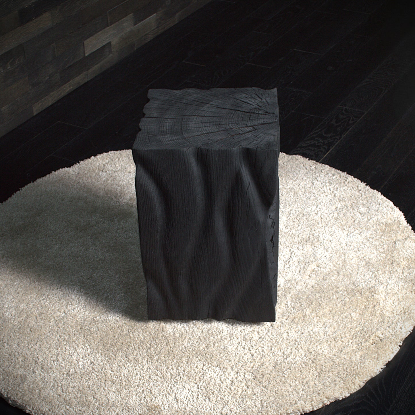 Plot décoratif artisanal en chêne massif noir 450X300X300mm N°A144