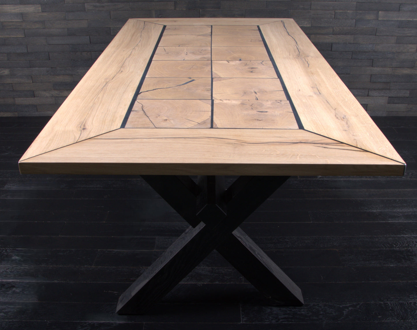Table chêne massif 1990x990mm vernis mat résine Black Ice (N°A081)