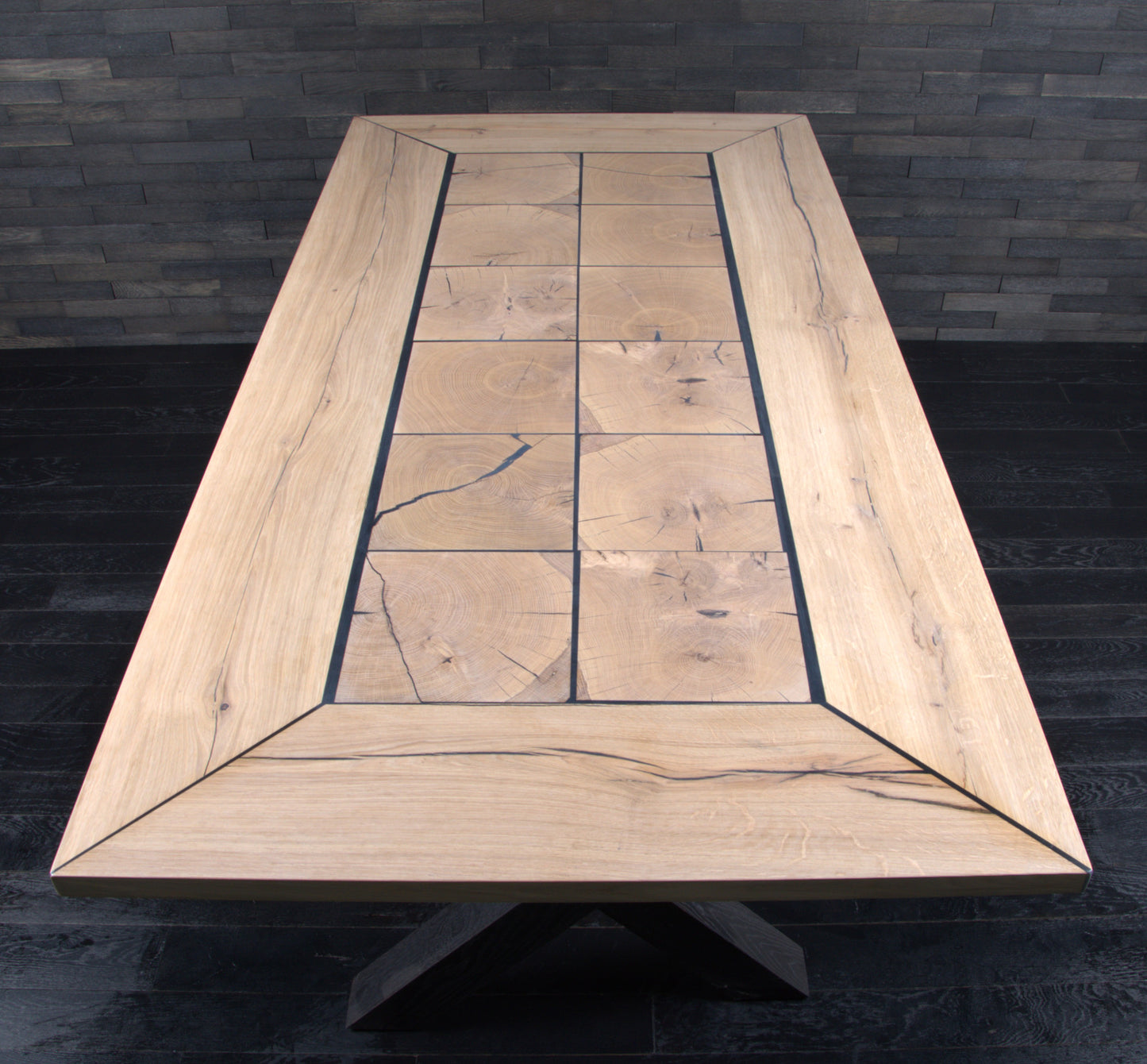 Table chêne massif 1990x990mm vernis mat résine Black Ice (N°A081)