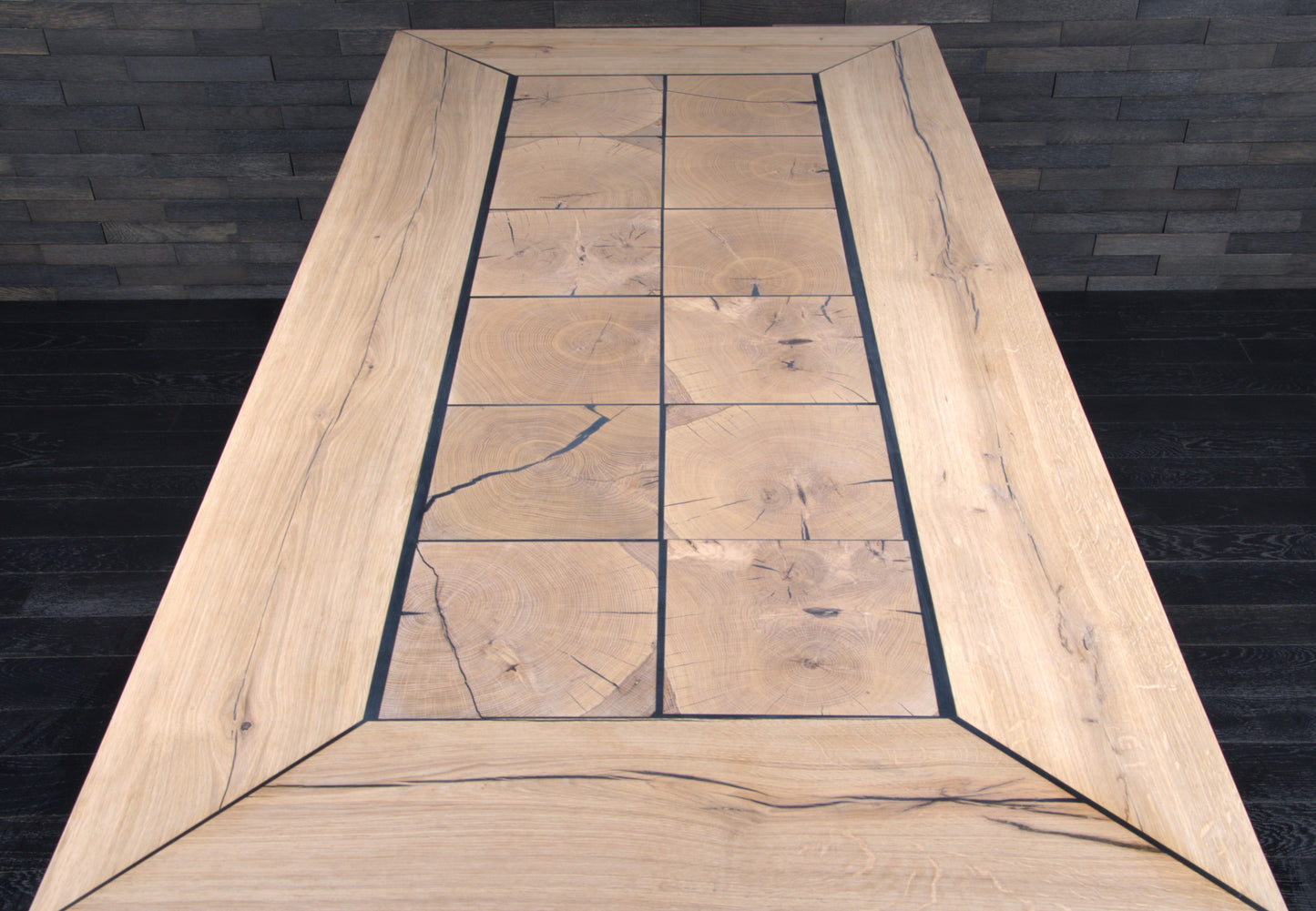 Table chêne massif 1990x990mm vernis mat résine Black Ice (N°A081)