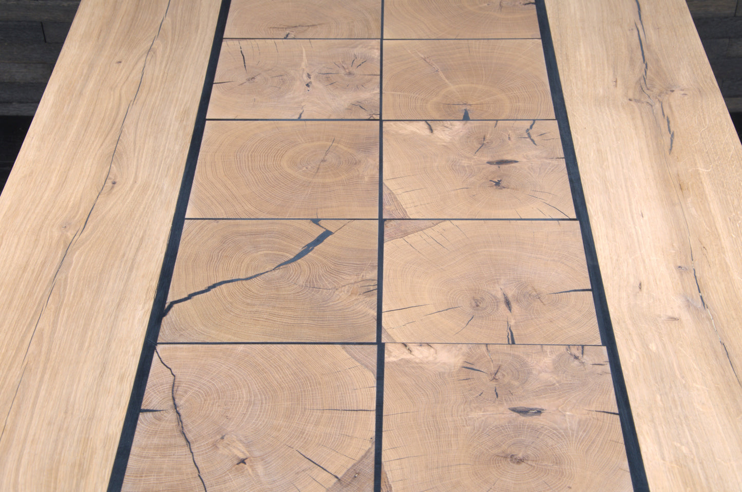 Table chêne massif 1990x990mm vernis mat résine Black Ice (N°A081)