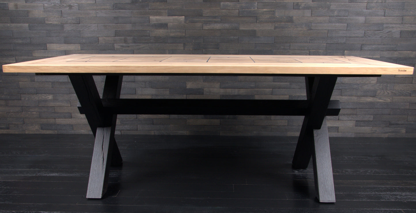 Table chêne massif 1990x990mm vernis mat résine Black Ice (N°A081)