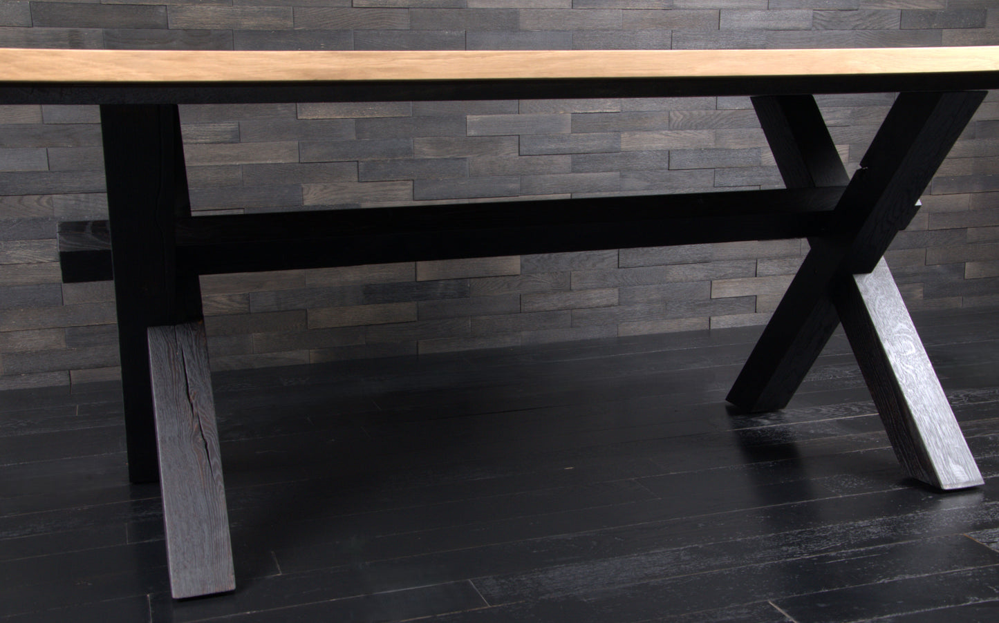 Table chêne massif 1990x990mm vernis mat résine Black Ice (N°A081)