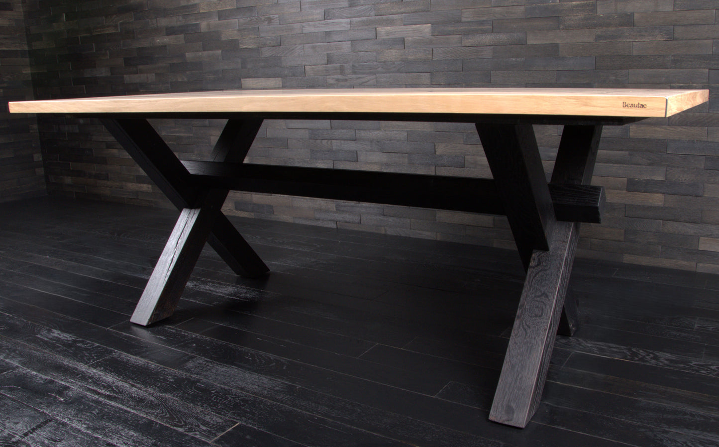 Table chêne massif 1990x990mm vernis mat résine Black Ice (N°A081)