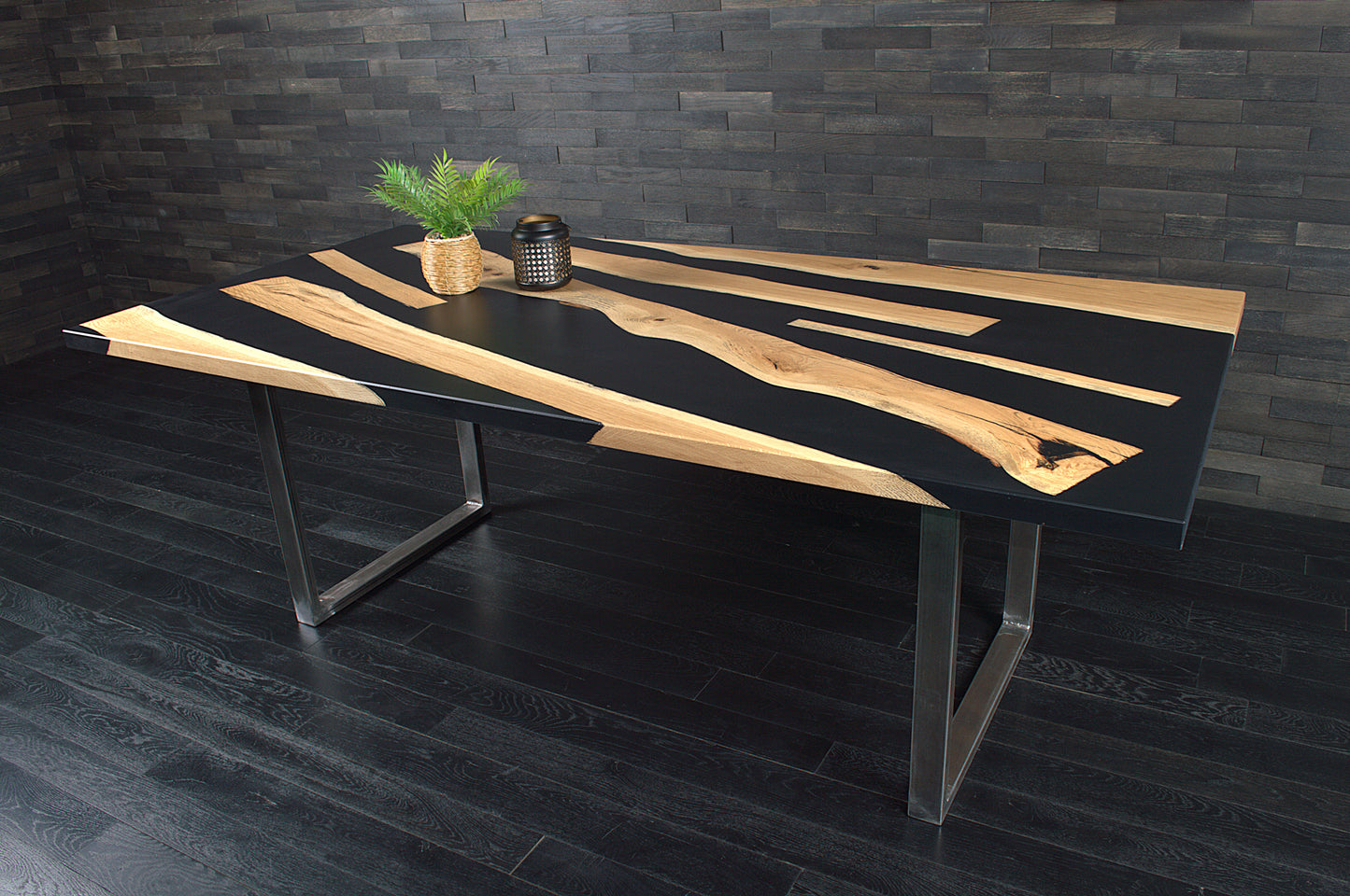 Plateau de table chêne massif 2150X1050mm résine noir bords droits vernis mat N°A138