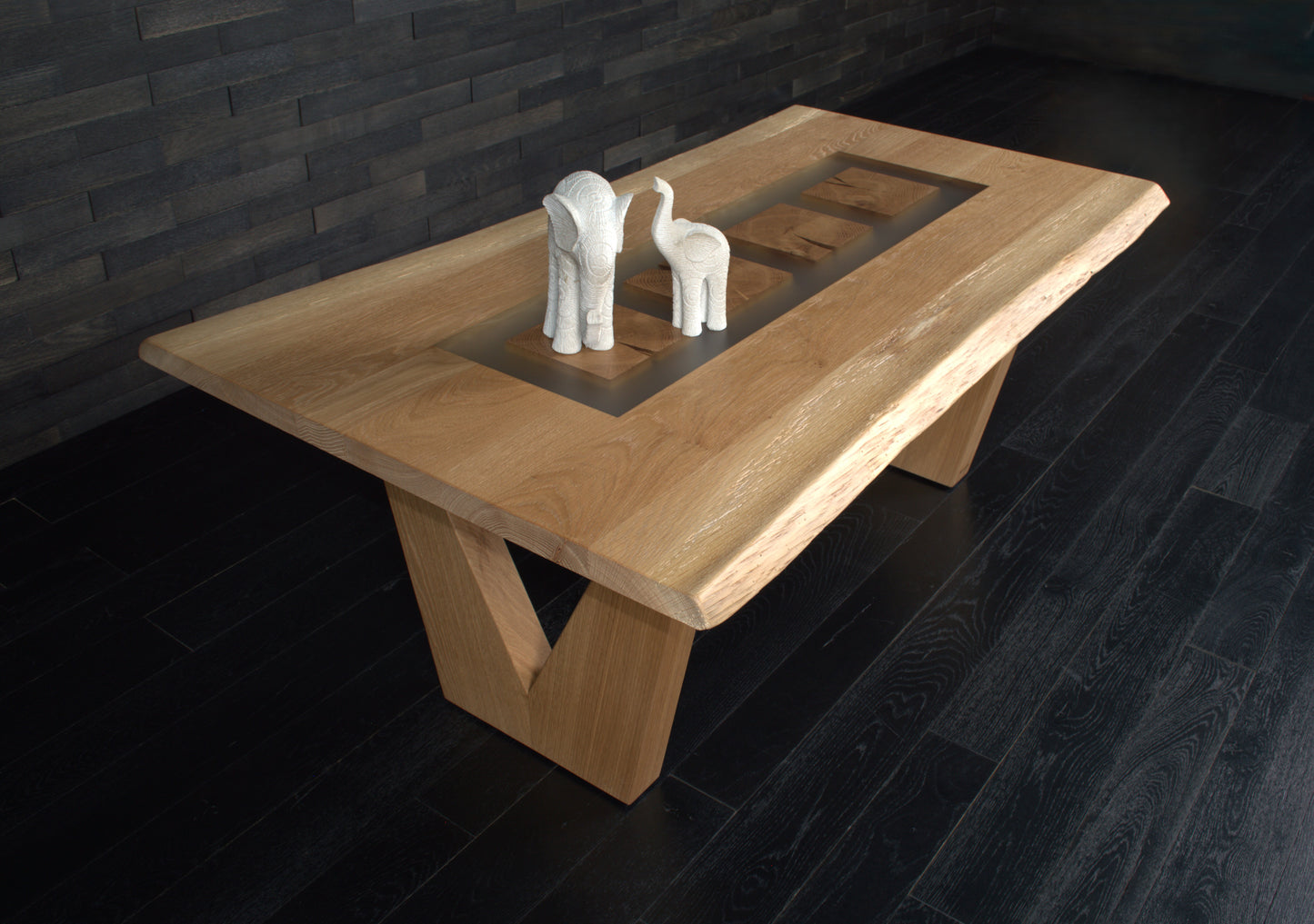 Table basse en chêne massif résine opaque 1250X650mm bords natures (n°A105)