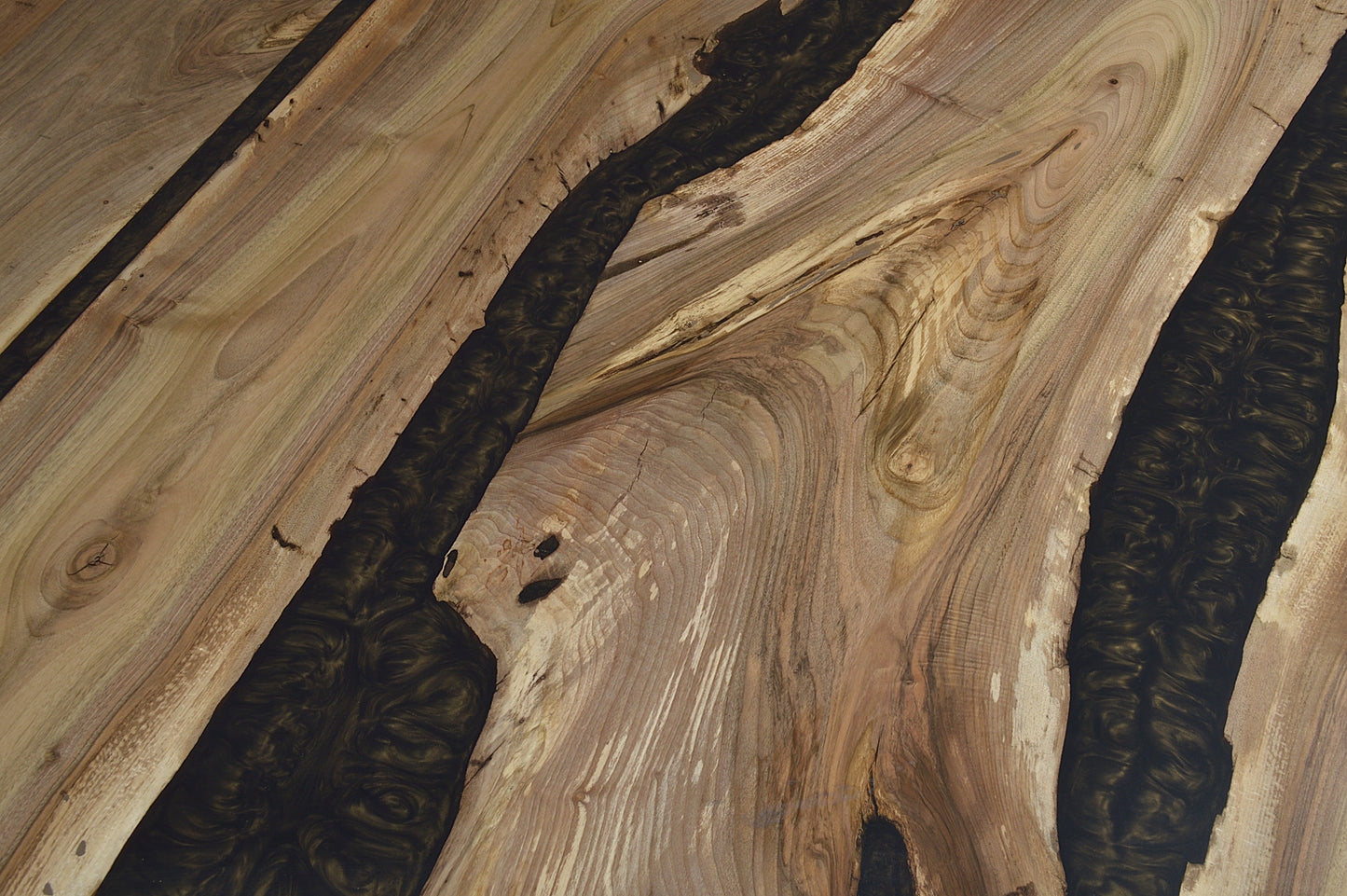 Table noyer massif 2485X1000mm résine Rusty Expresso vernis mat bords arrondis N°A140