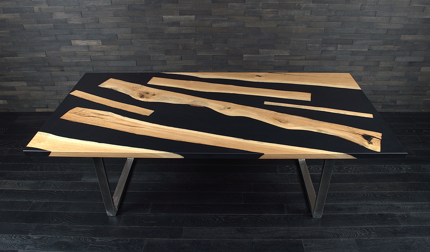 Plateau de table chêne massif 2150X1050mm résine noir bords droits vernis mat N°A138
