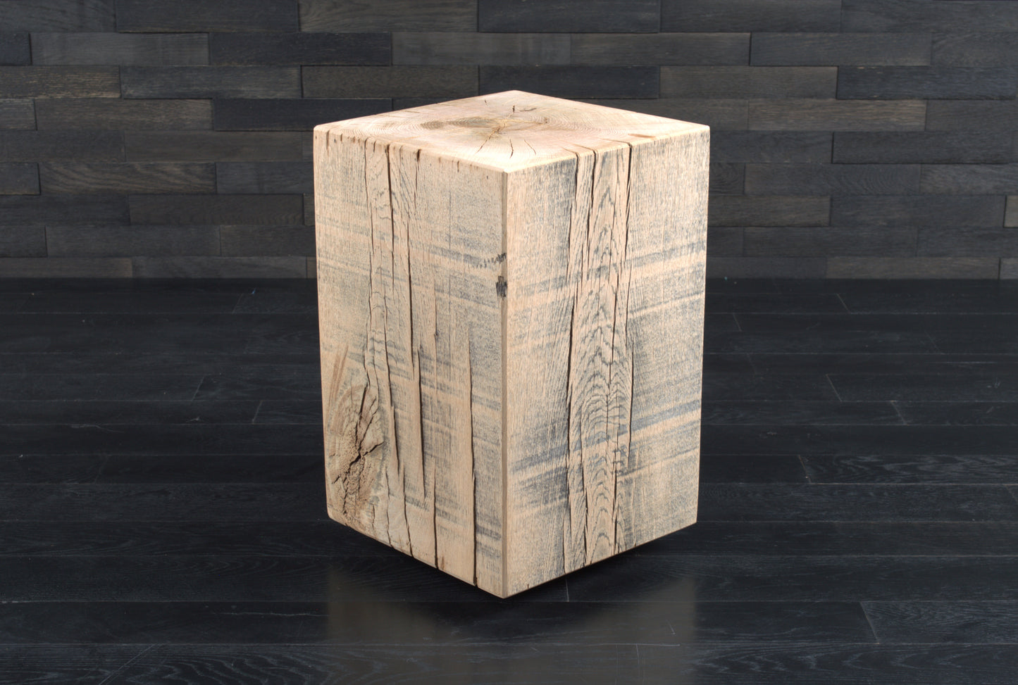 Plot décoratif artisanal en chêne massif brut 450X300X300mm (N°A121)