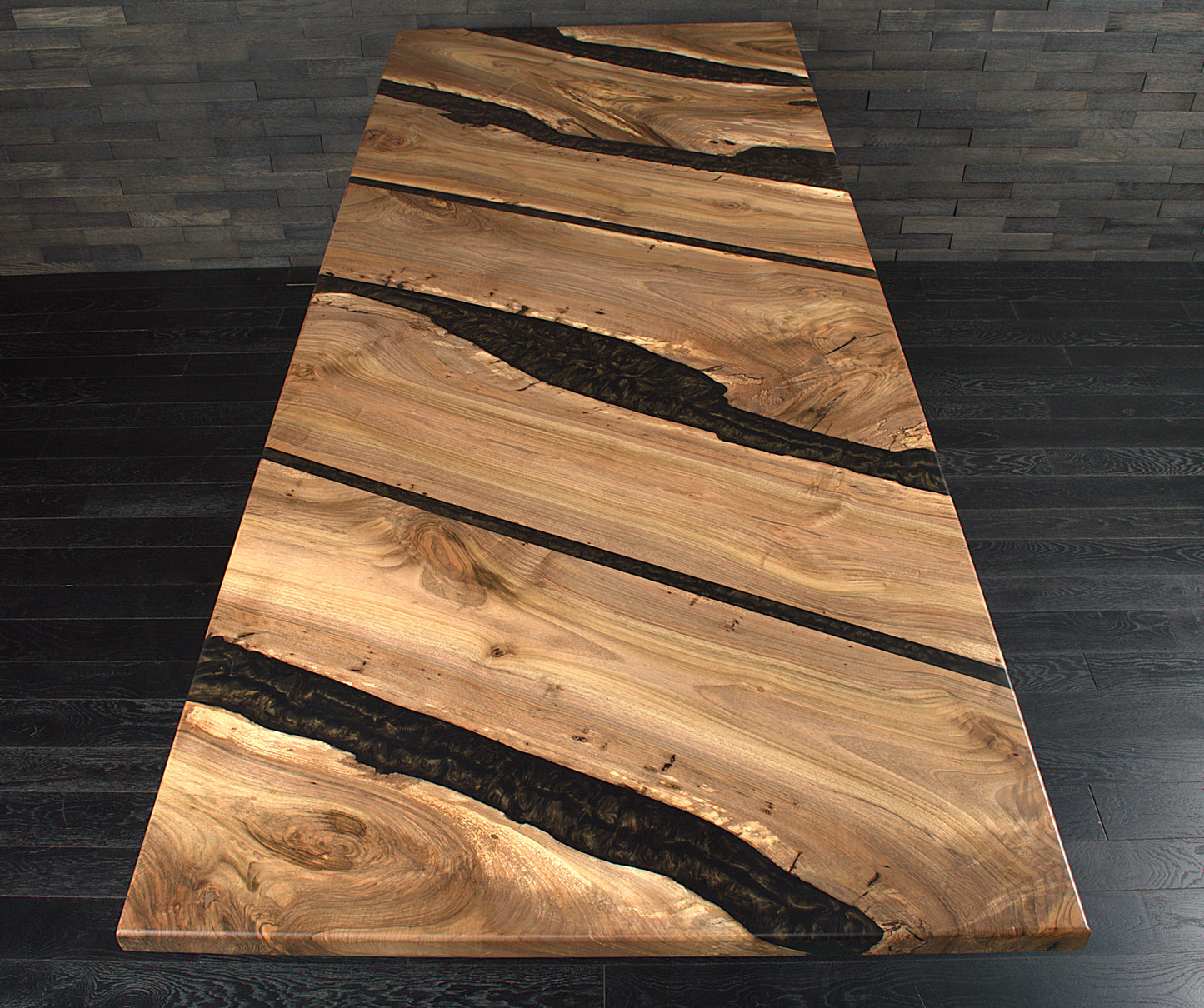 Table noyer massif 2485X1000mm résine Rusty Expresso vernis mat bords arrondis N°A140