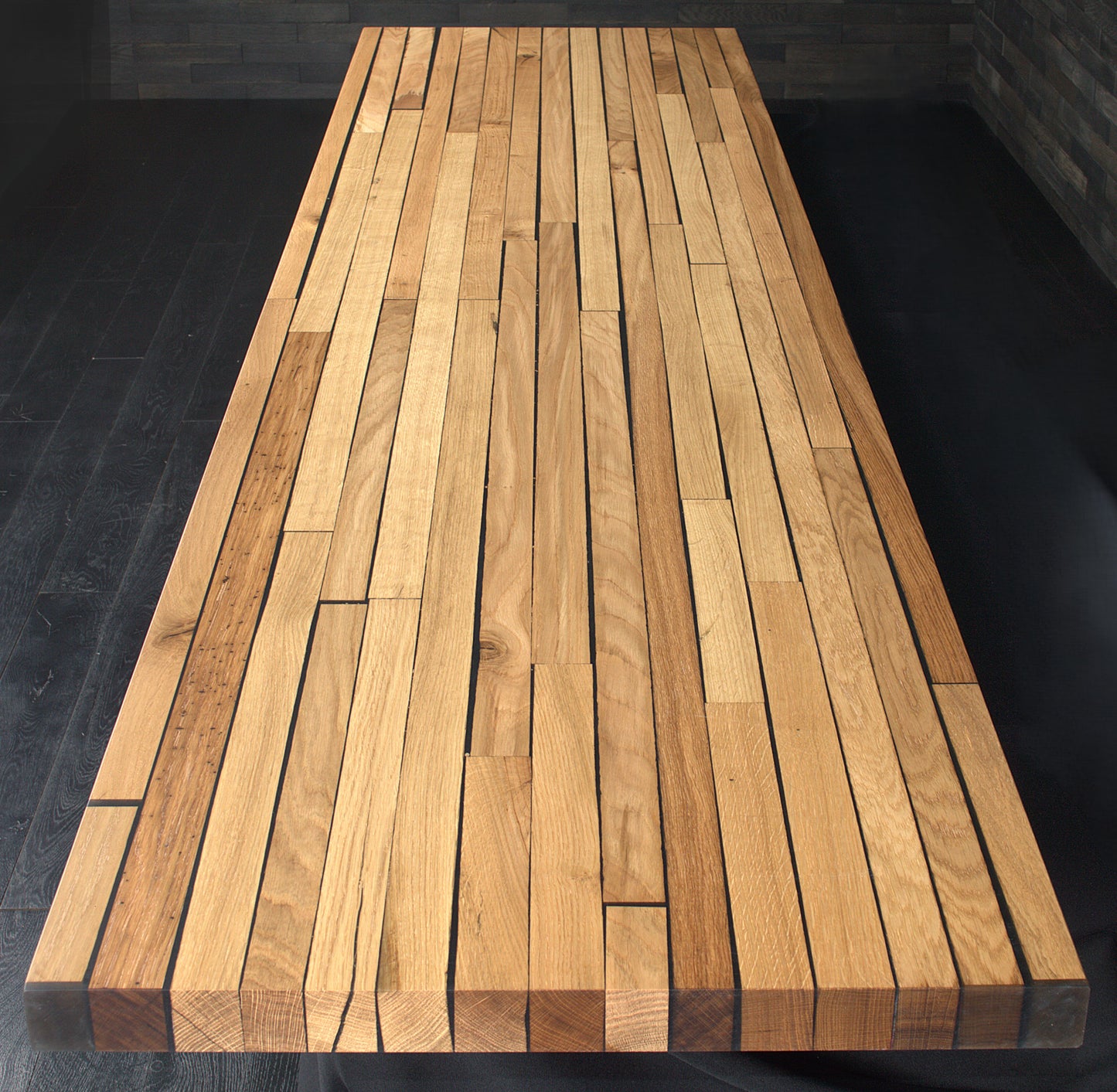 Plan de travail chêne massif résine noir 2400X600mm bords droits vernis mat N°A100