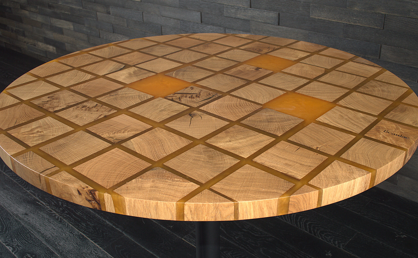 Plateau rond chêne massif & résine orange Diam 800mm bord droit vernis mat N°131