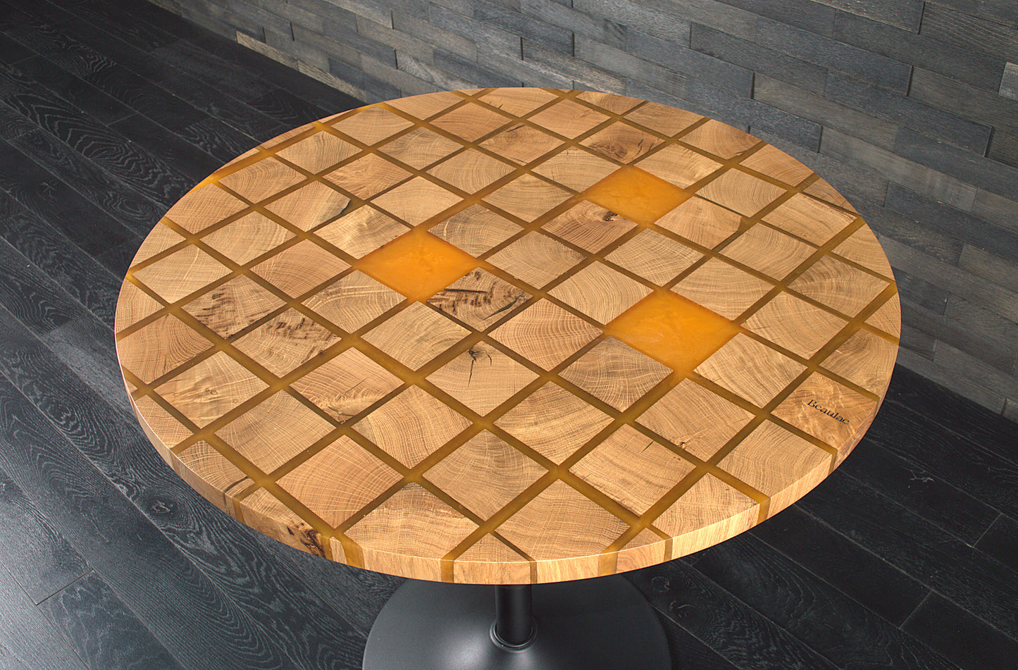 Plateau rond chêne massif & résine orange Diam 800mm bord droit vernis mat N°131