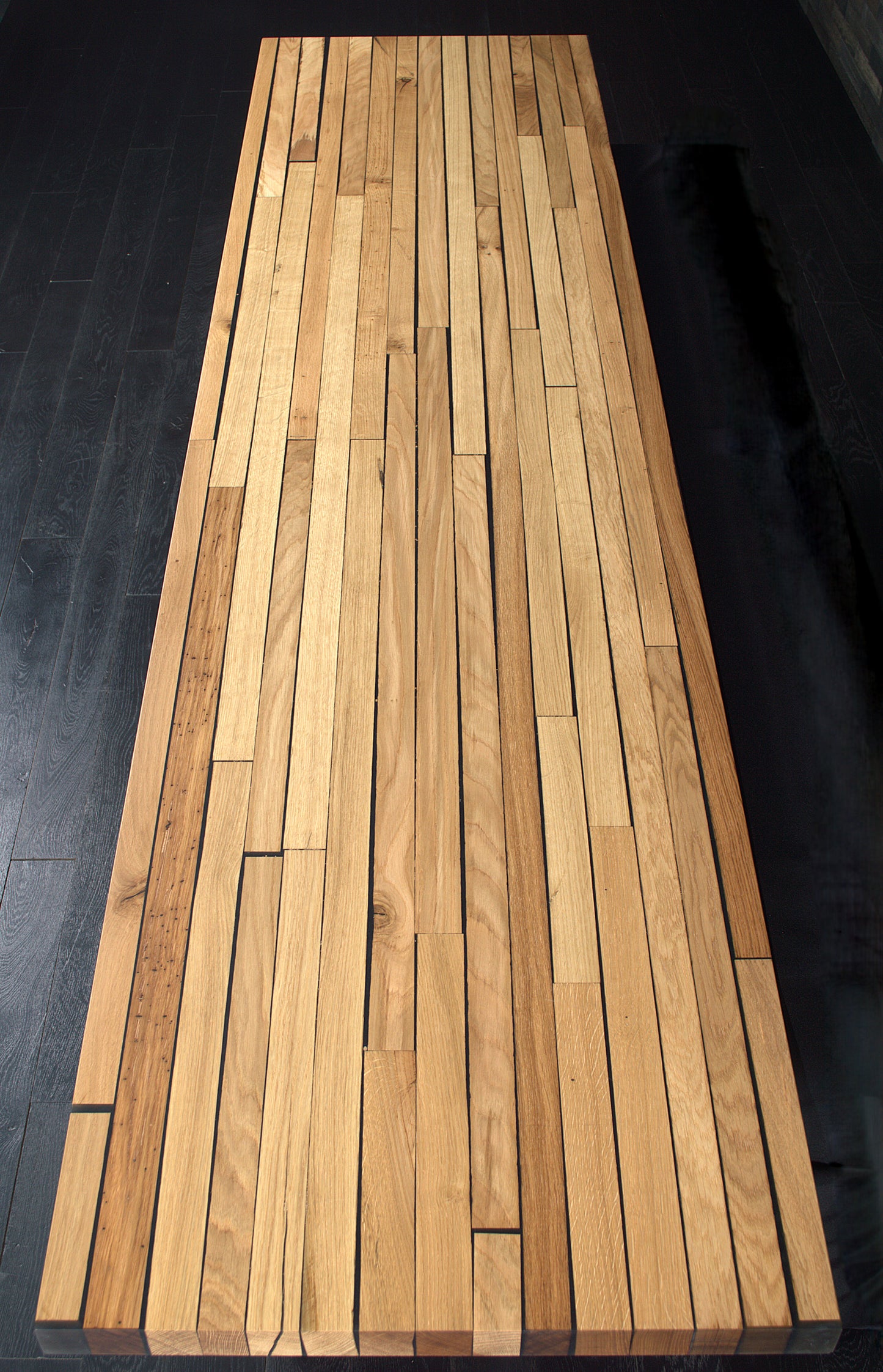 Plan de travail chêne massif résine noir 2400X600mm bords droits vernis mat N°A100