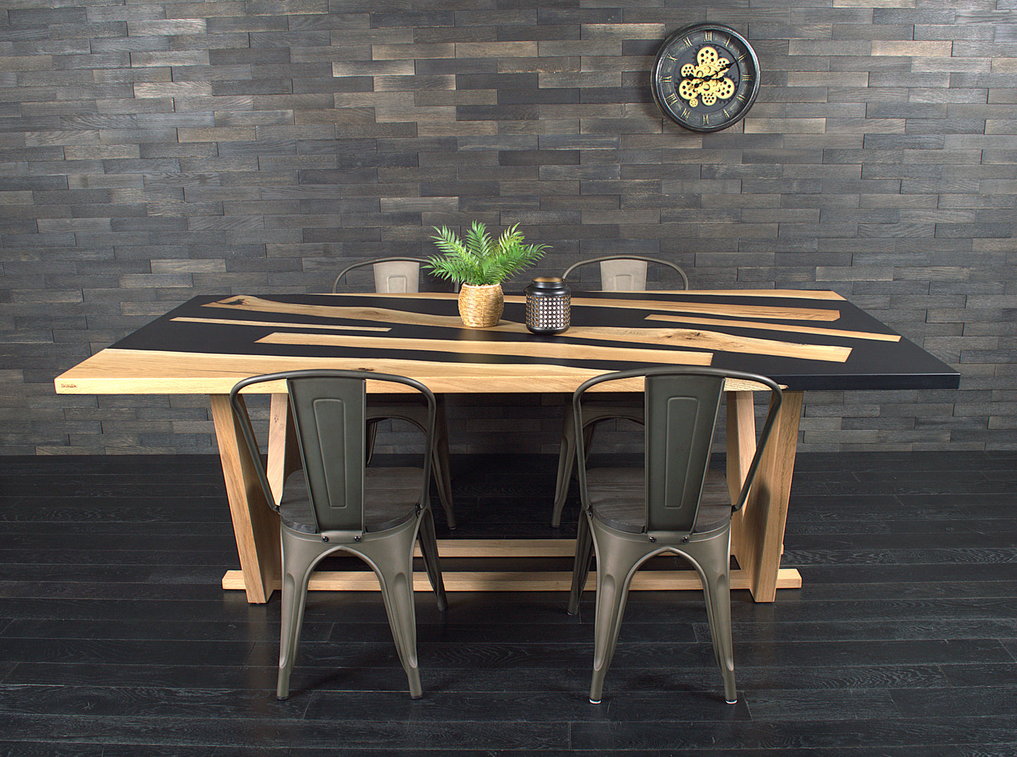 Plateau de table chêne massif 2150X1050mm résine noir bords droits vernis mat N°A138