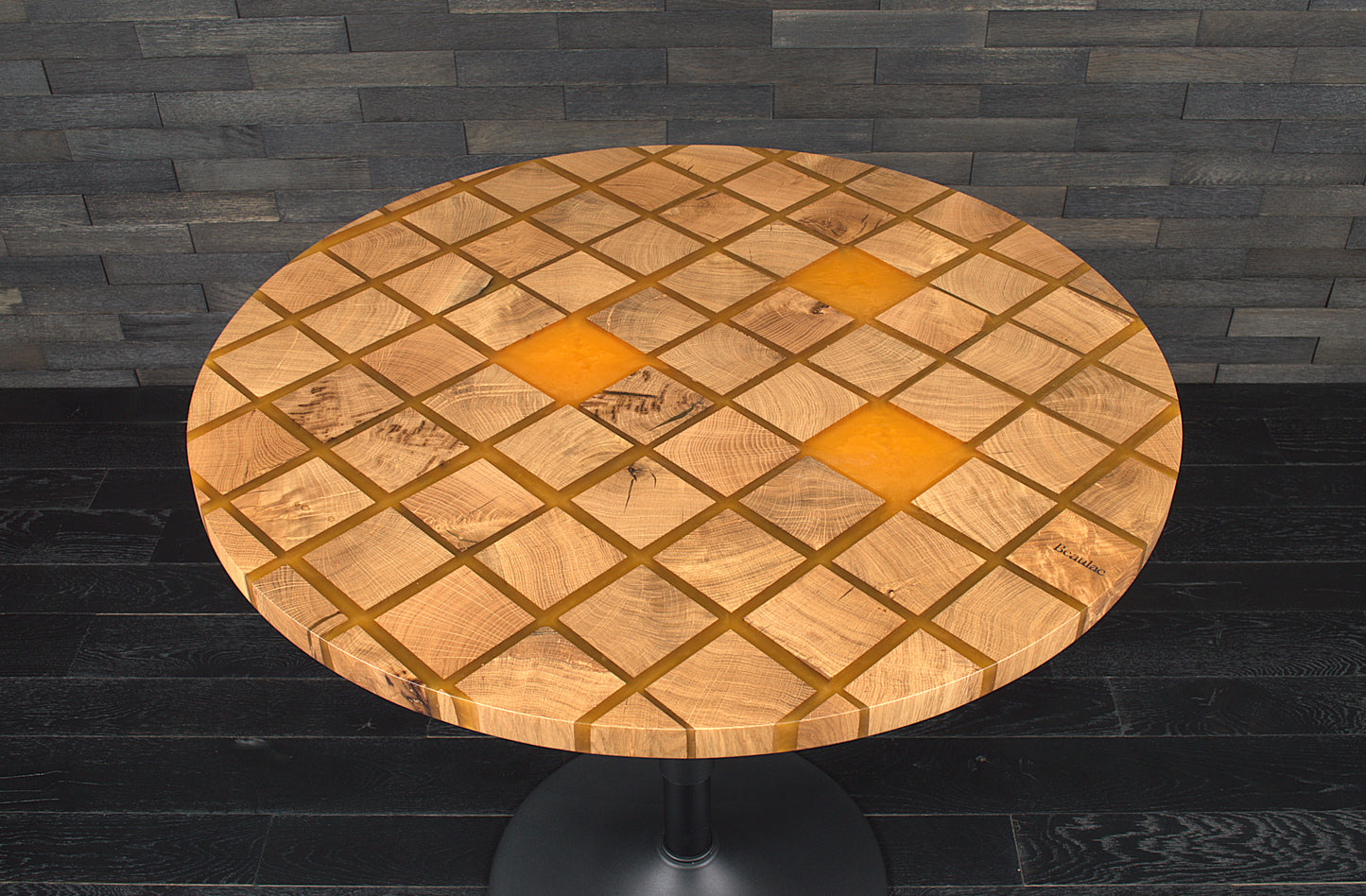 Plateau rond chêne massif & résine orange Diam 800mm bord droit vernis mat N°131