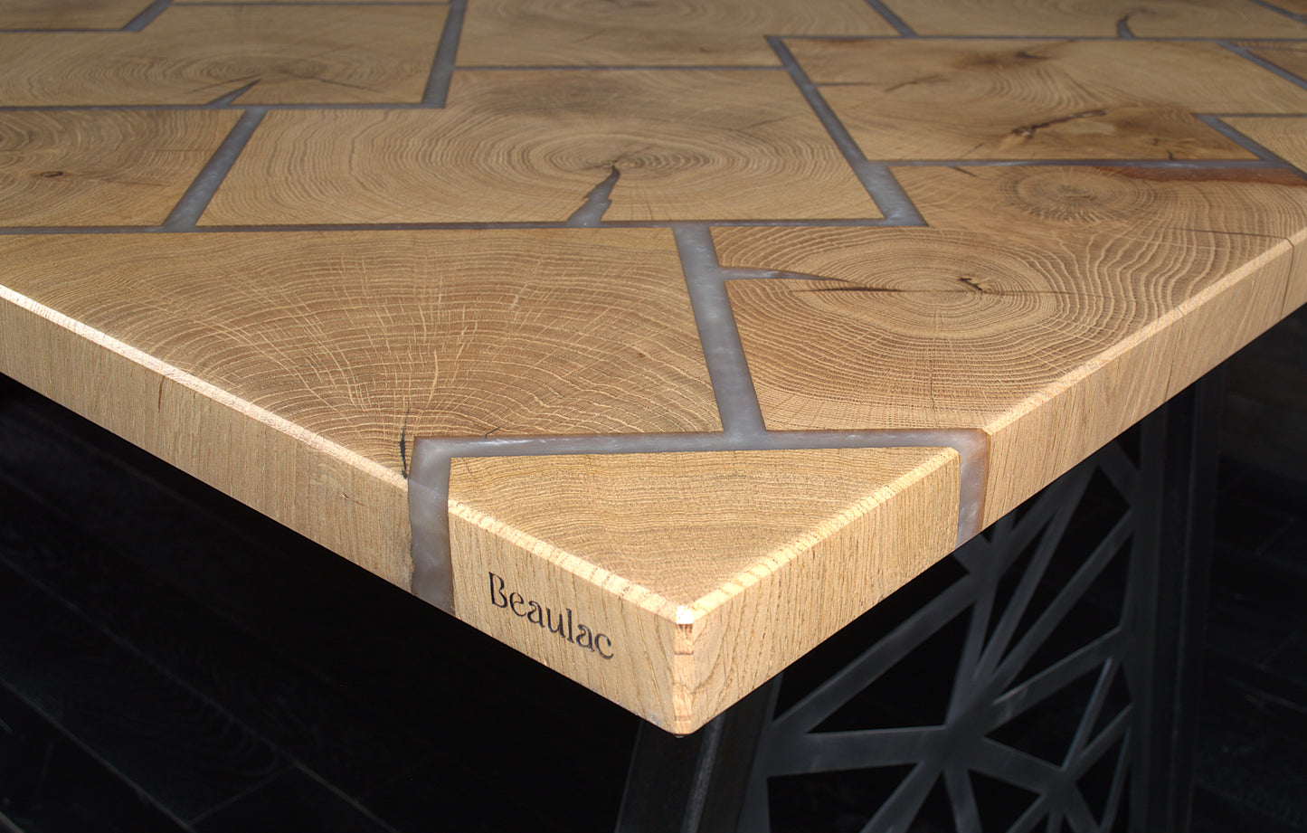 Plateau "VIKING" chêne massif 1800X900mm résine snow white  vernis mat (N°A125)