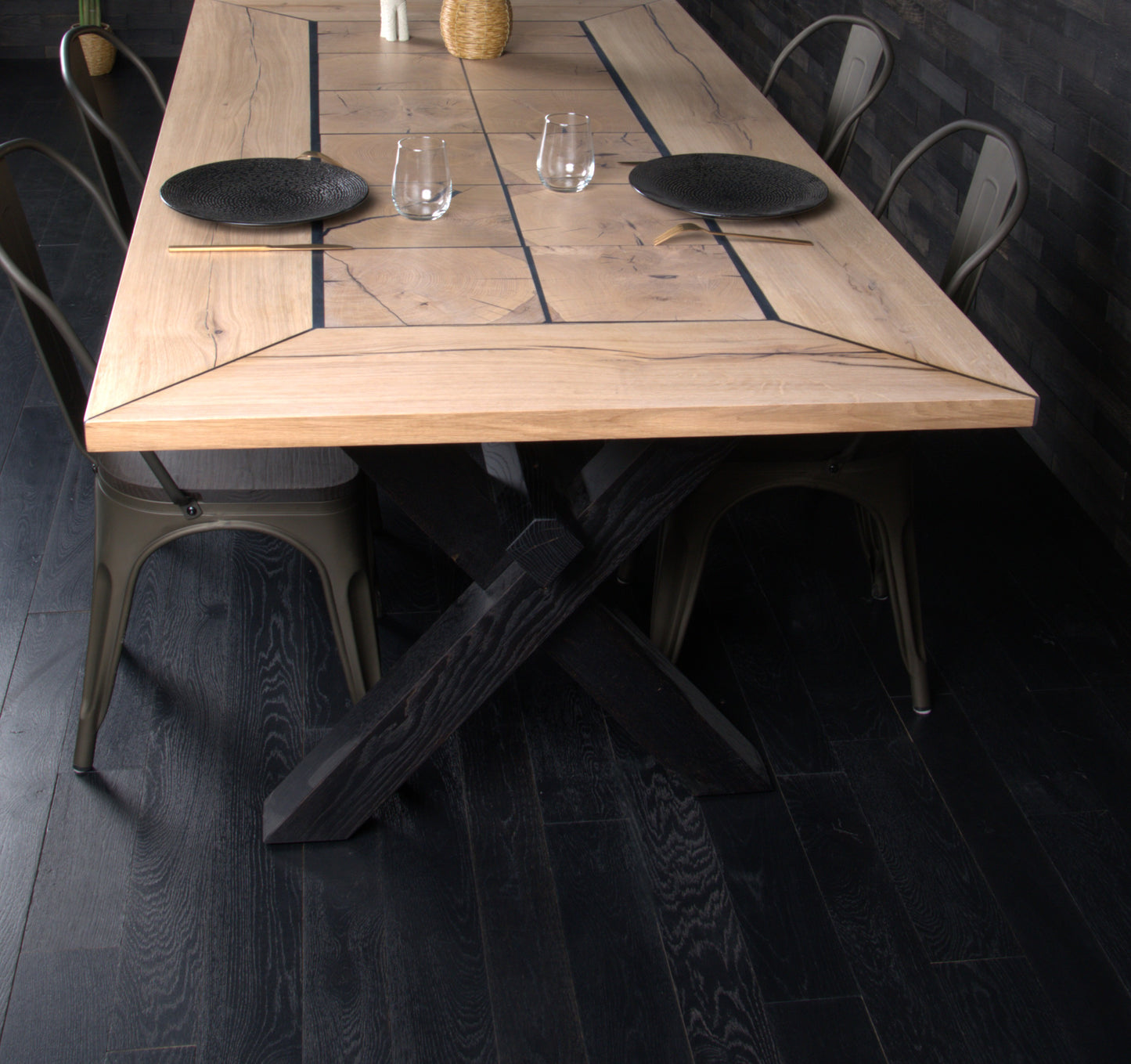Table chêne massif 1990x990mm vernis mat résine Black Ice (N°A081)