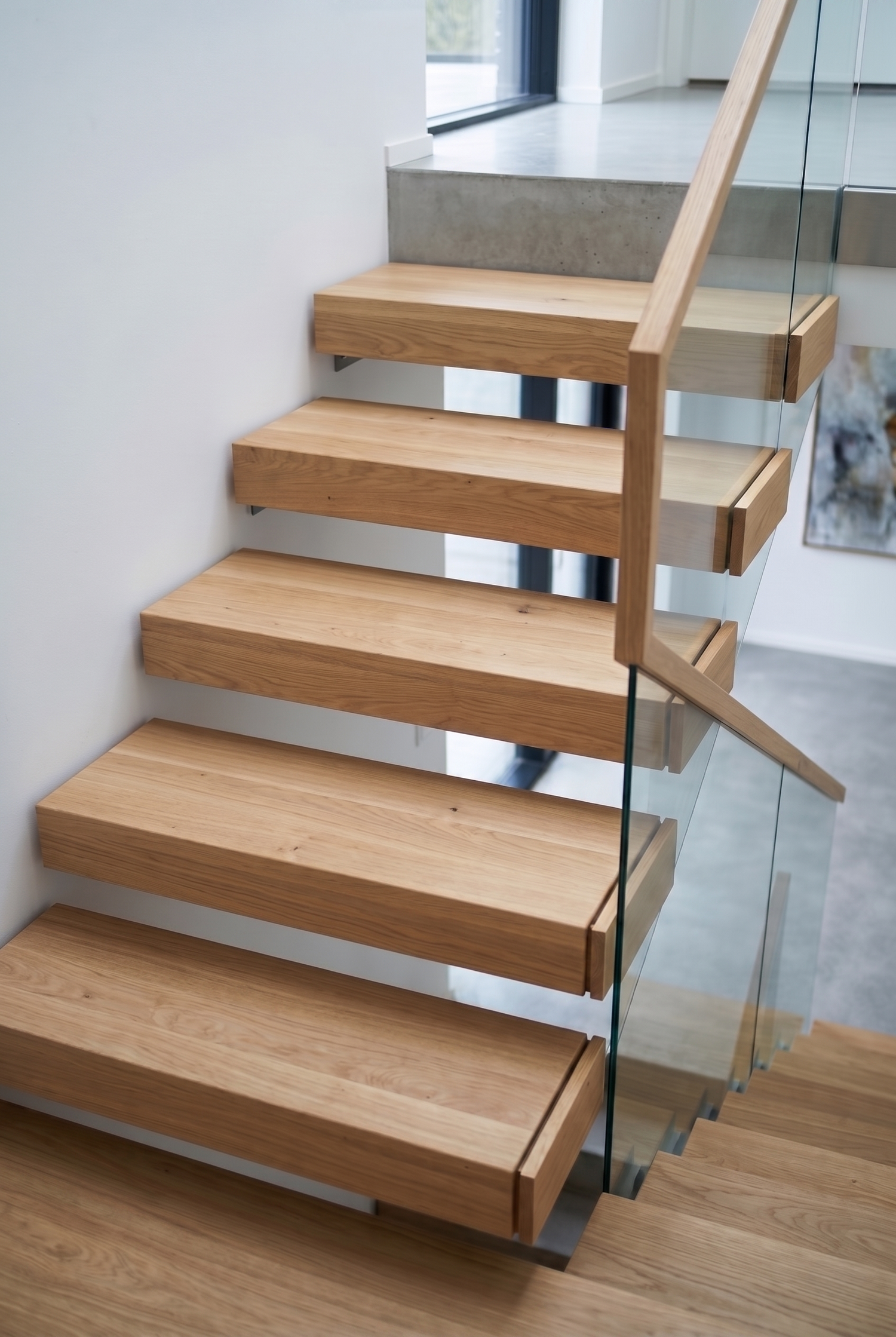 Plateaux d'escalier en bois chêne de bourgogne intégré dans un projet d’architecture intérieure sur mesure et contemporain